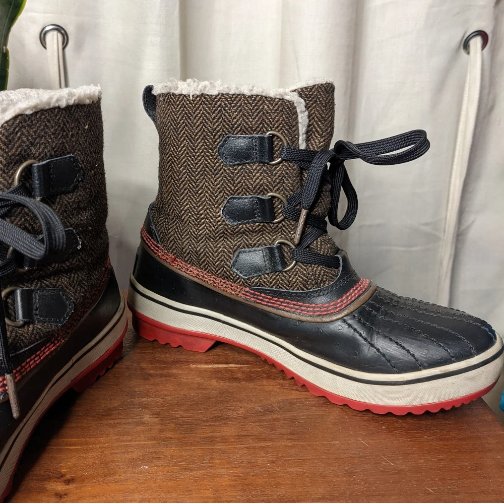 Sorel Tivoli brown black waterproof winter boots Size 6.5